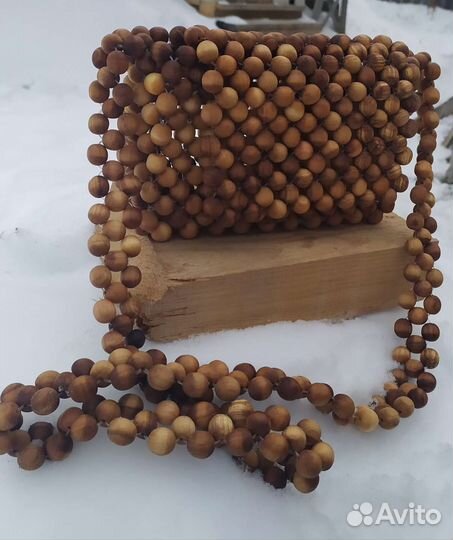 Сумка из деревянных бусин