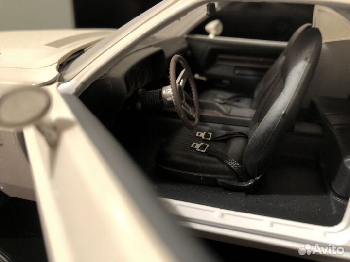 Модель автомобиля Dodge Challenger