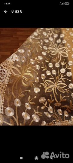 Великолепная вышитая скатерть