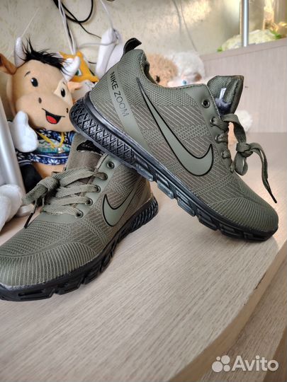 Кроссовки зимние