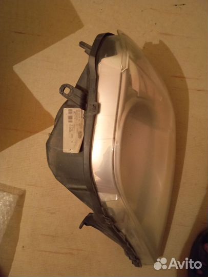 Фара передняя левая на renault logan1