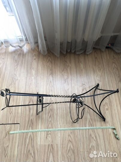 Подставка для цветов металлическая