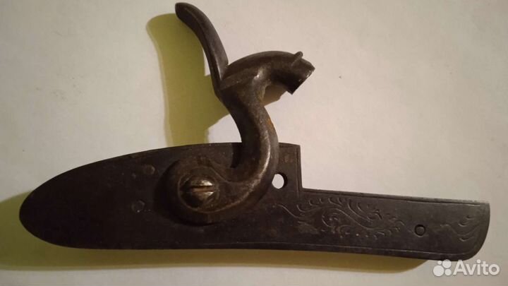 Ударноспусковой механизм,пороховница старинная