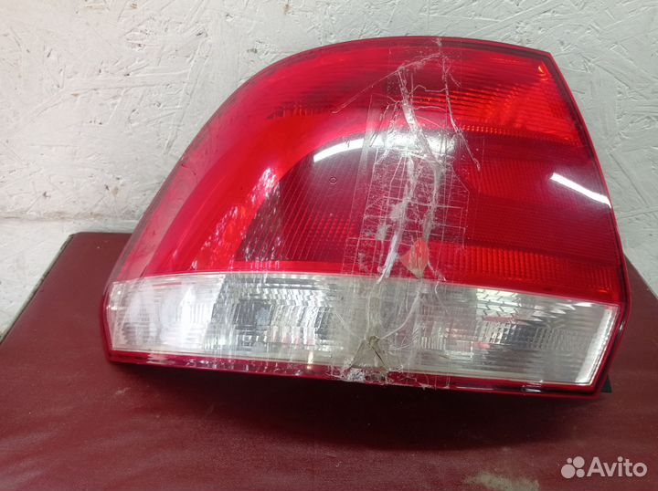 Фара Volkswagen Polo Sedan