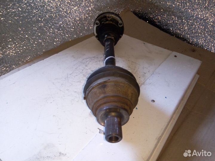 Полуось передняя левая VW passat (B6)