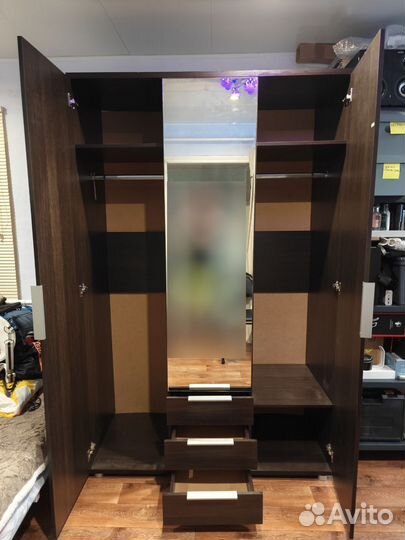 Шкаф с зеркалом