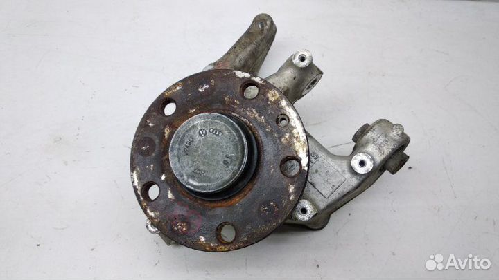 Кулак поворотный задний правый Volkswagen Passat