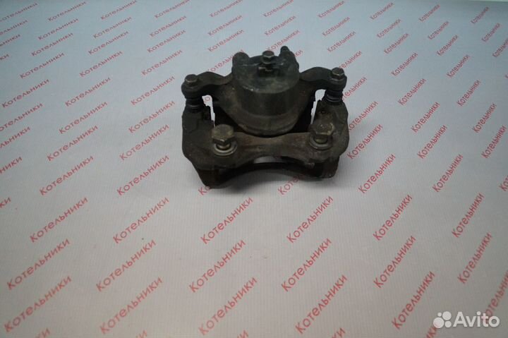 Nissan 41001-AU001 Суппорт тормозной правый