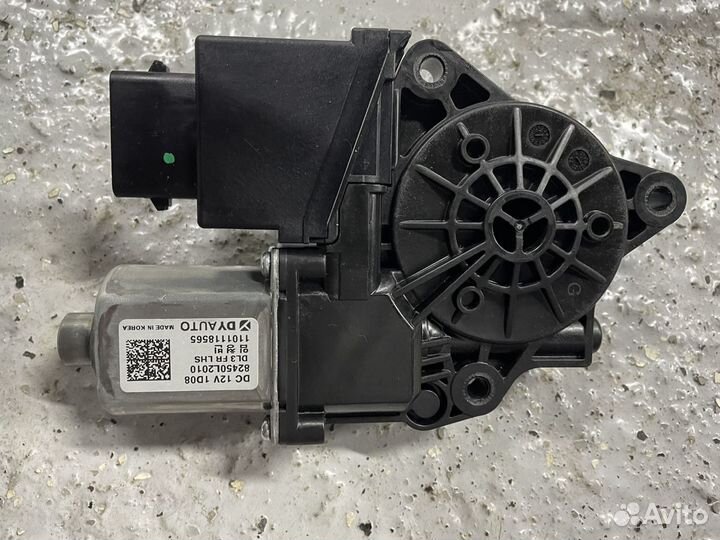 Моторчик стеклоподъемника передний левый kia k5