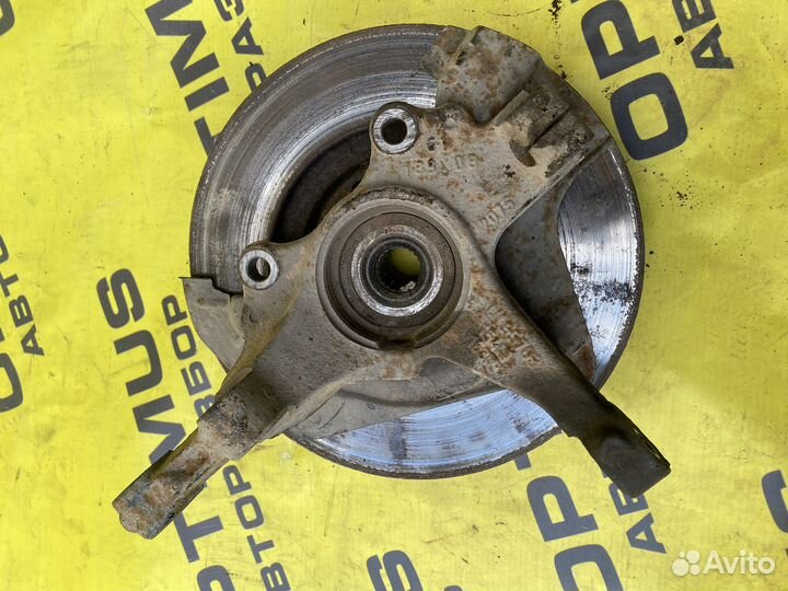 Передний левый кулак Opel Corsa D