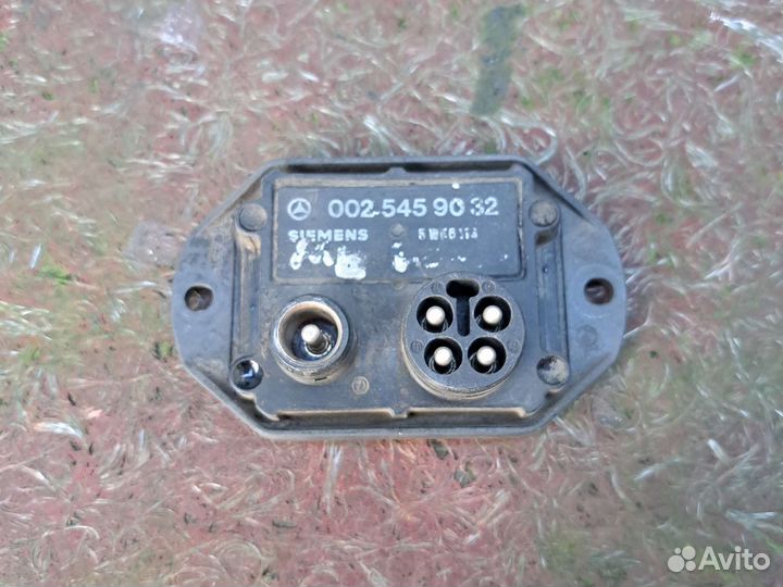 Коммутатор на Мерседес 190.123(102 мотор)