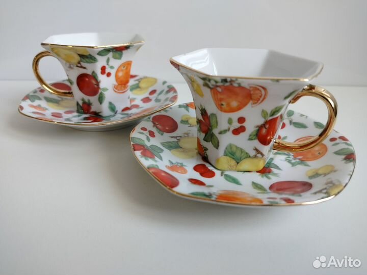 Набор чашек с блюдцами