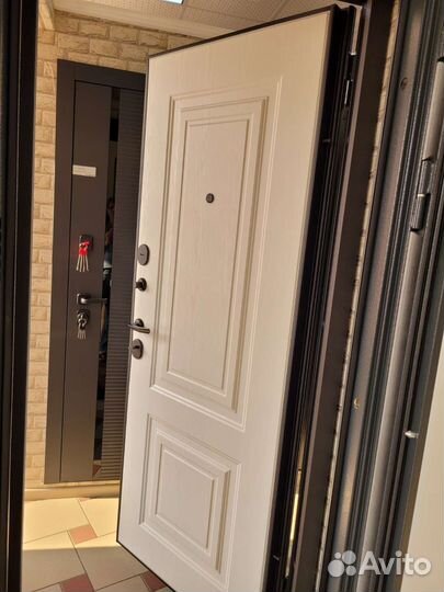 Дверь входная в квартиру
