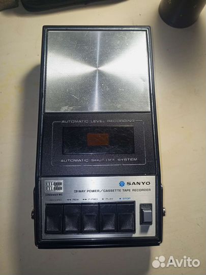 Магнитофон кассетный sanyo 2512e