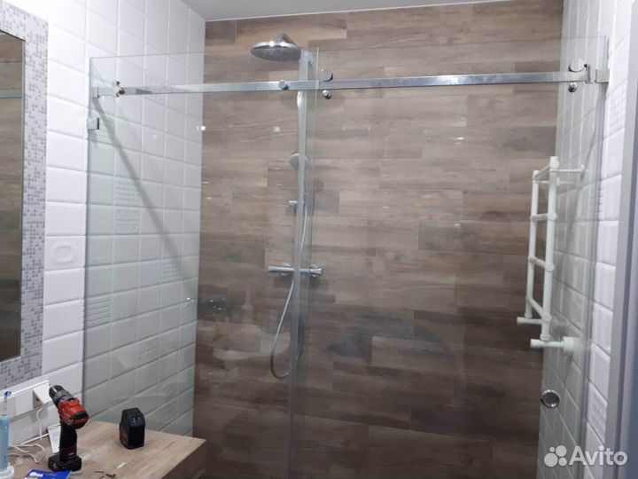 Установка монтаж душевых уголков, ограждений