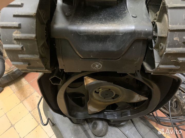 Robomow RC304u Робот газонокосилка Киндер