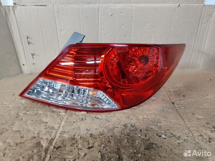 Фонарь правый Solaris 1 c 10-14г.в целый оригинал