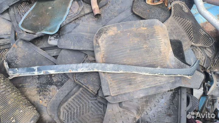 Нижняя губа Audi 100C3