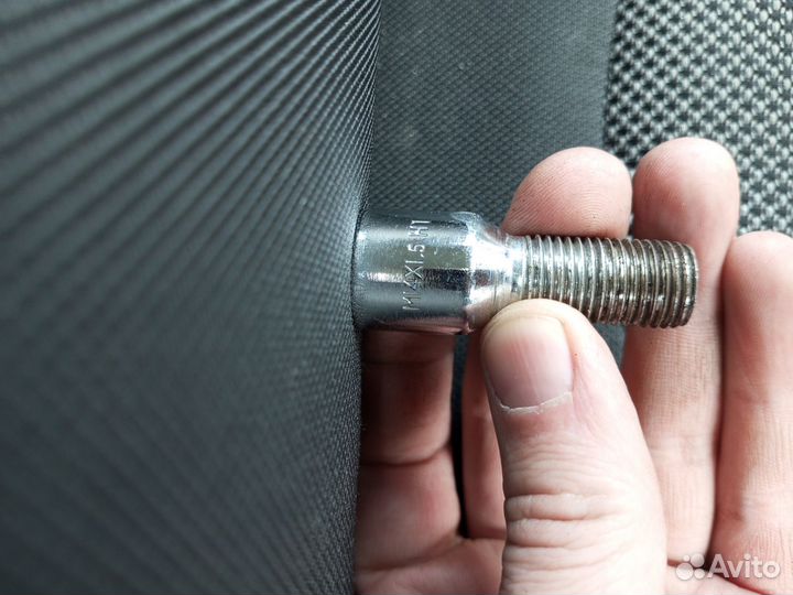 Колесные болты