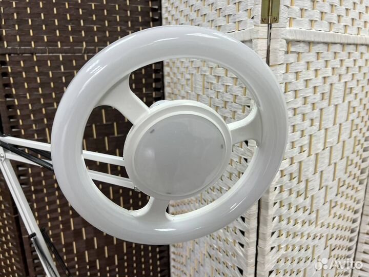 Лампа бестеневая