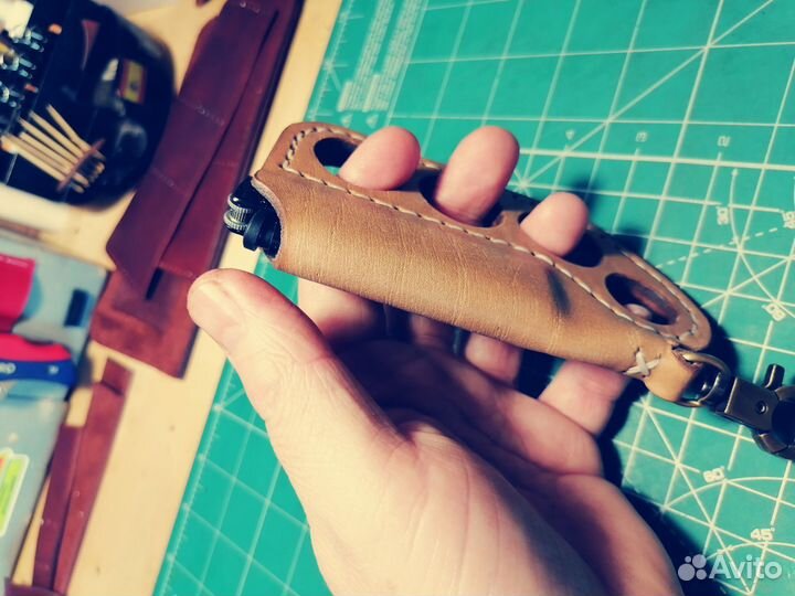 Зажигалка Cricket в кожаном чехле