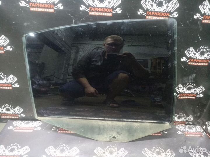 Стекло задней двери Jaguar X-Type