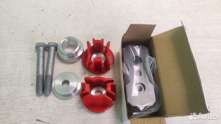 Комплект вставок в опору кпп и диф Audi A4 A5 B8