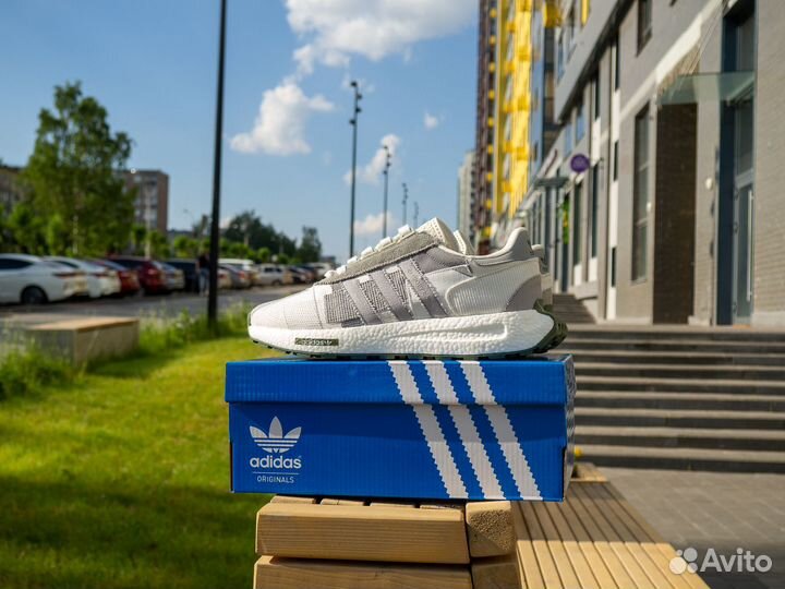 Кроссовки adidas retropy