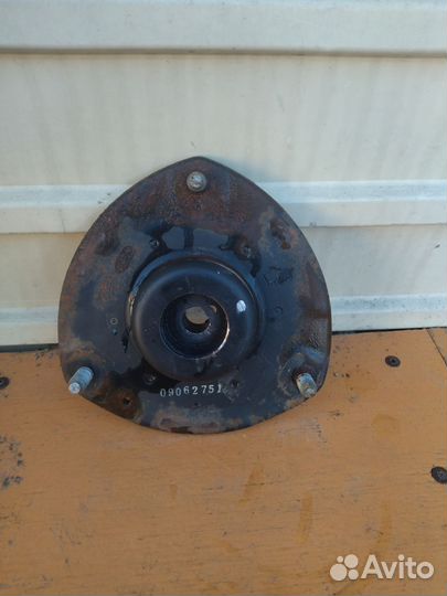 Стойка амортизатора