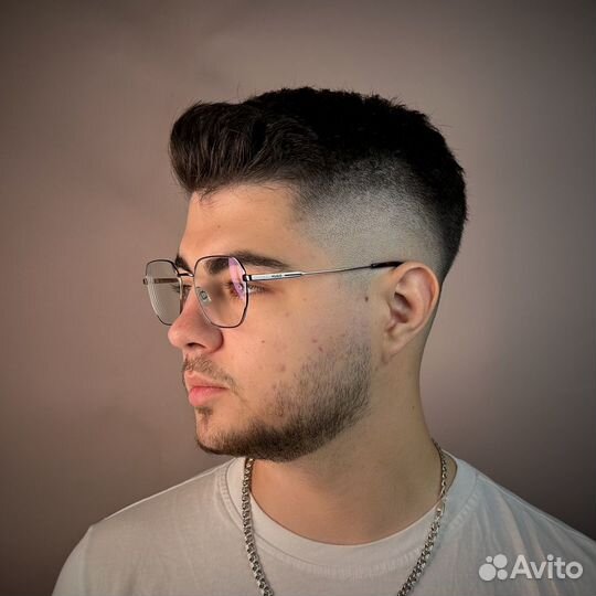 Модель на стрижку