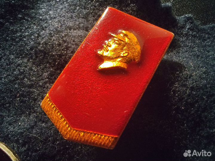 Значки с В.И.Лениным