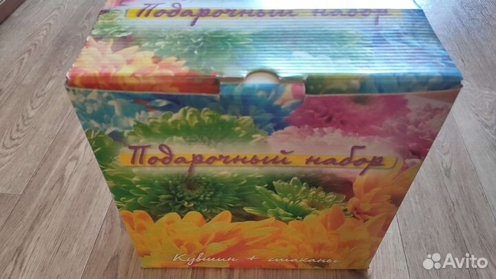 Новый. Графин с рюмками