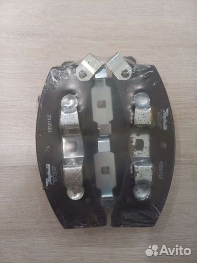 Колодки тормозные передние на chevrolet