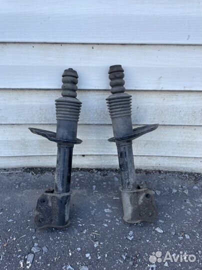 Стойки передние лала ларгус бу