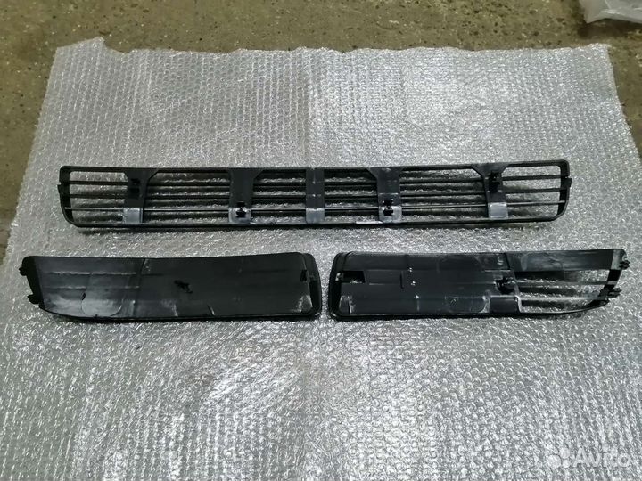 Решётки переднего бампера Audi A4 B5 Дорестайлинг