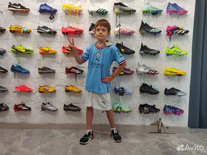 Детские бутсы и форма (Manchester City)
