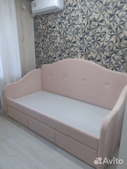 Кровать выдвижная Мягкая спинка