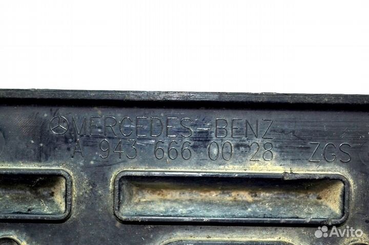 Ступенька нижний подножки, левая mercedes-benz Act