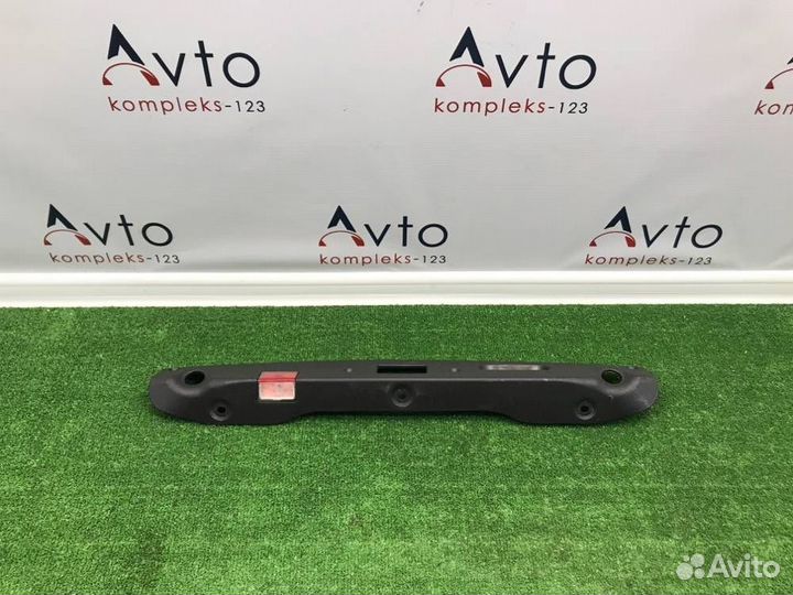 Обшивка крышки багажника Mercedes-Benz C-Class