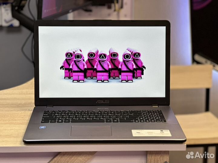 Ноутбук Asus 17.3/4-х ядерный/SSD 256gb/Ram 8gb