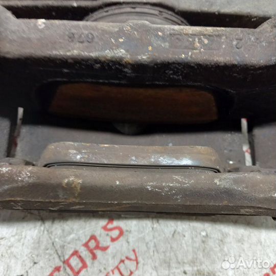 Суппорт тормозной передний правый Volvo Xc90 B5254