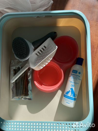 Лоток, расческа, шапунь, миска для кошек