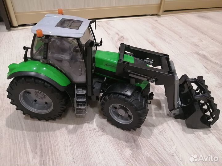 Трактор Bruder Deutz Agroton