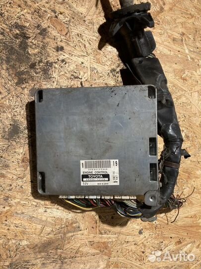 Блок управления двигателем Toyota Corolla