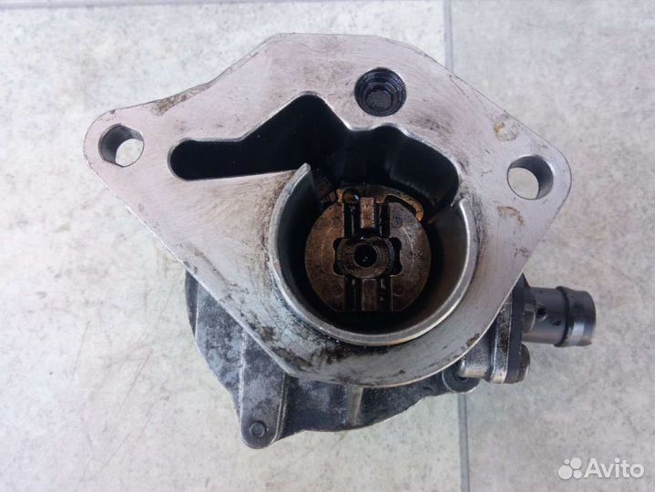 Насос вакуумный Volvo S40 1 8200072985