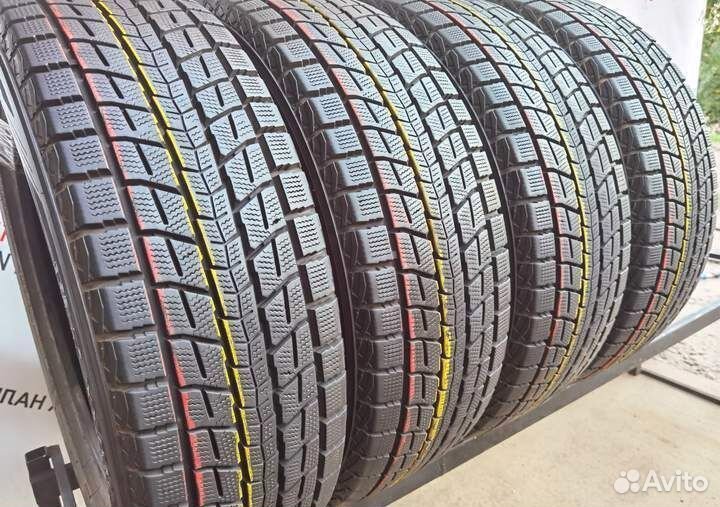 Dunlop Winter Maxx SJ8 215/60 R17 96Q