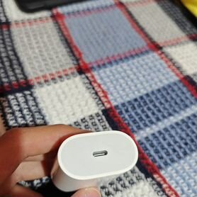 Зарядное устройство Apple 20W USB-C Power Adapter