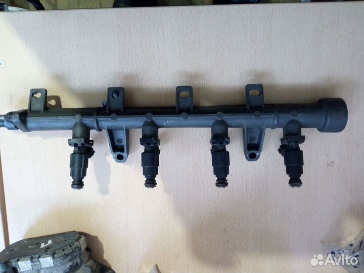 Топливная рампа Hyundai Getz 2008 год в сборе