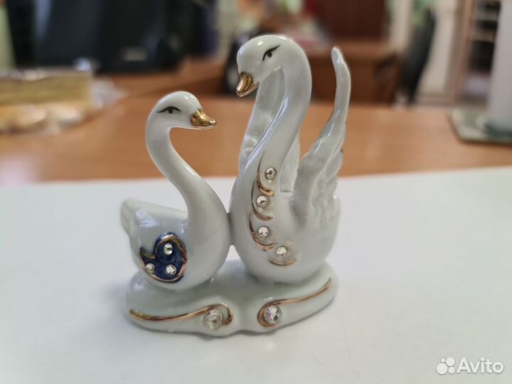 Фарфоровая статуэтка 