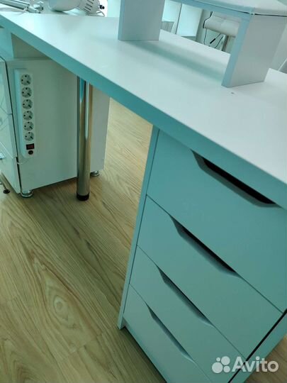 Маникюрный стол кресло стул мастера вытяжка лампа